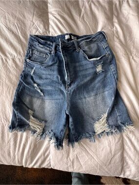 Risen brand plus size 1XL Distressed mid thigh Denim Shorts